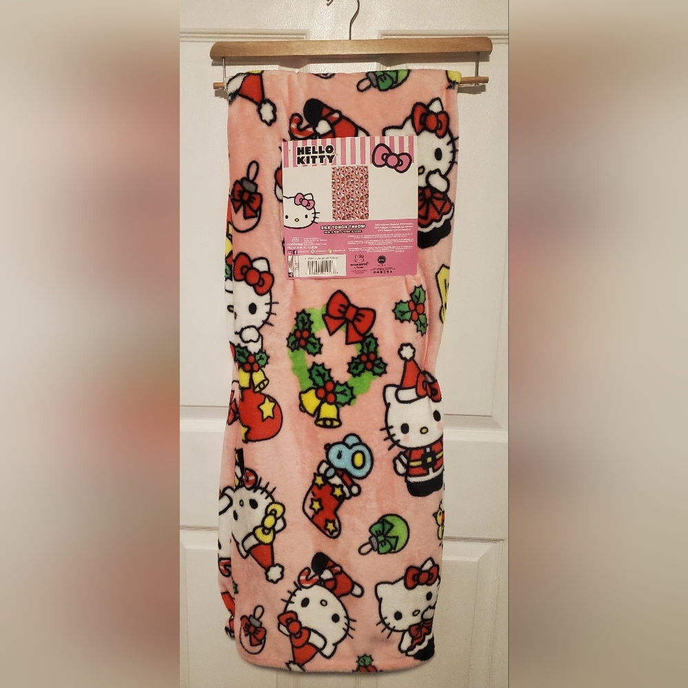 Hello Kitty Warm Wreaths Blanket